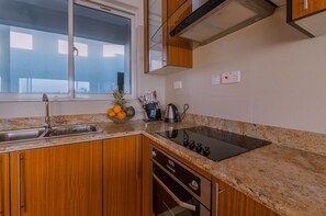 冰箱、微波炉、炉灶、洗碗机