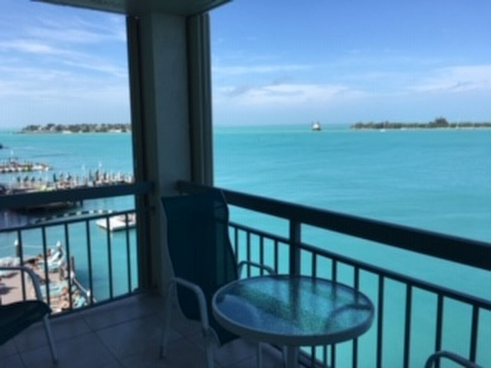 SEAPORT PANORAMA at Galleon Resort near Mallory Square—King Suite-Beach-Pool-BBQ