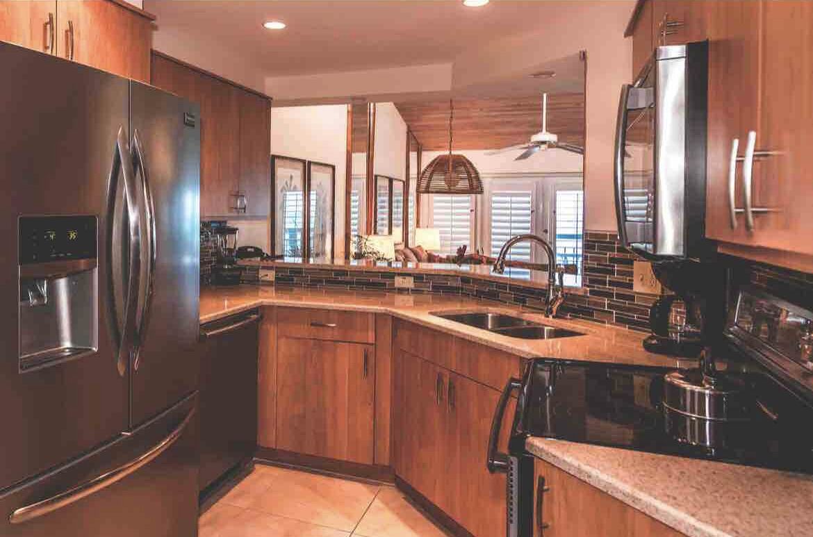 Refrigerador, microondas, horno y parrilla de estufa 