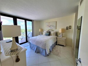 1 bedroom, Internet - Lovely 1 bedroom beachfront Condo (Marco Island)