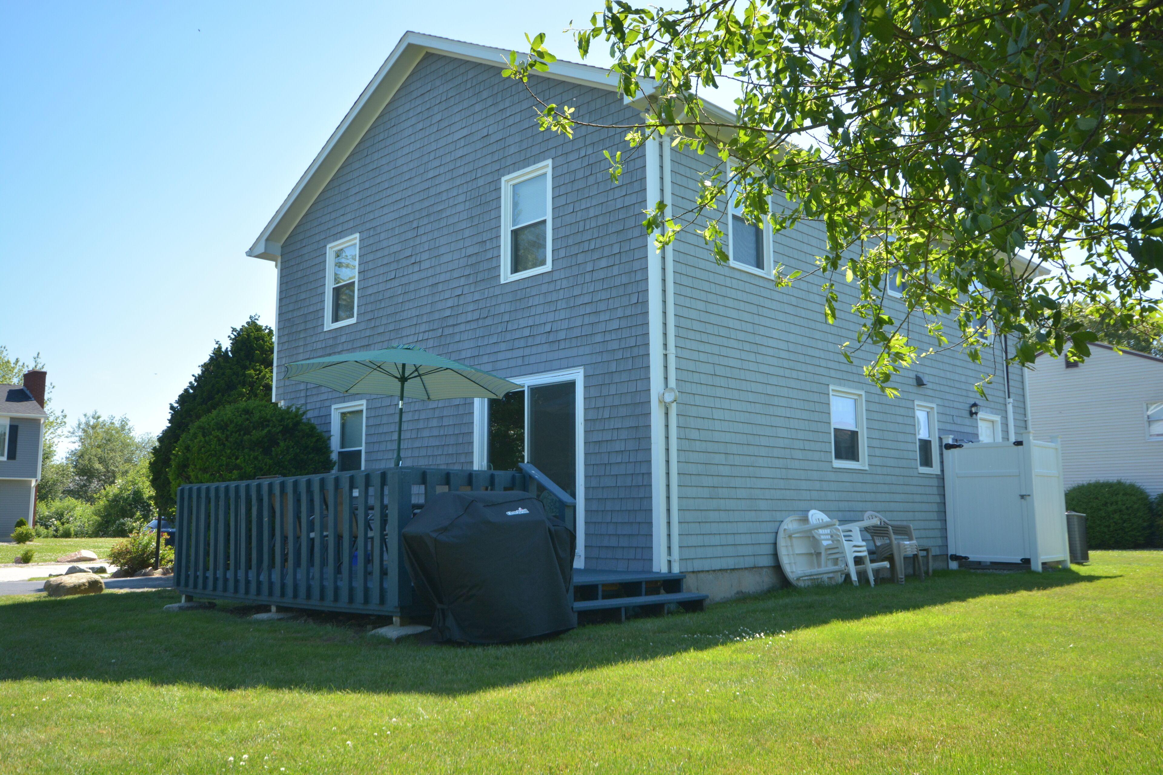 Well maintained 5 bed 2 bath home with whole house AC