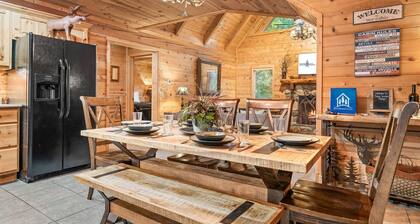 Cross Timber Lodge- 3 dormitorios y mesas de juegos y loft - ¡Las mejores vistas en toda el área! Bañera de hidromasaje y parrilla