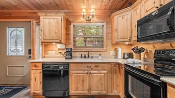 KylskÄp, mikrovÄgsugn, ugn och spishÀll