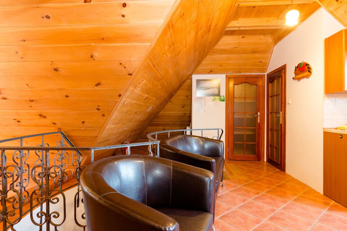 Superior Apartment, 2 Queen Beds, Non Smoking (14) | Free WiFi, bed sheets