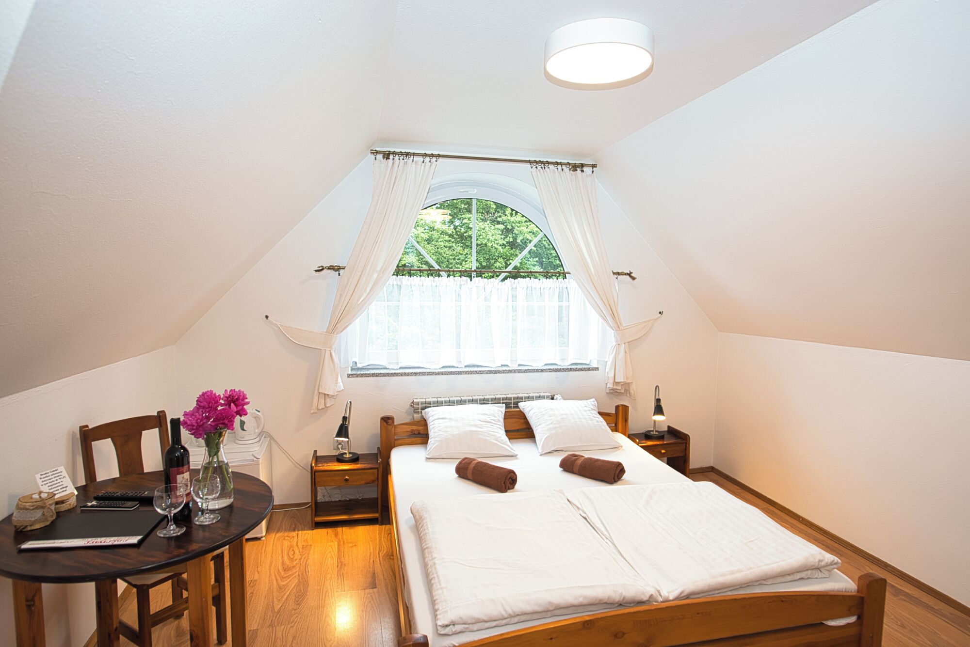 Basic Room, 1 Queen Bed, Non Smoking | Free WiFi, bed sheets