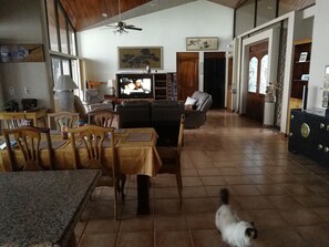 TV, DVD player, music library, stereo - Safe secure Mountain Home w/pool+views (alajuela)