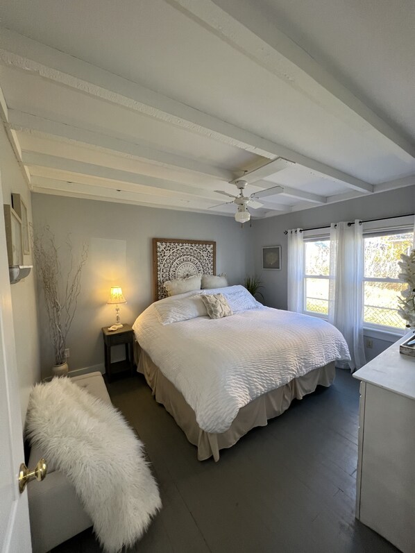 4 bedrooms, iron/ironing board, travel crib, free WiFi