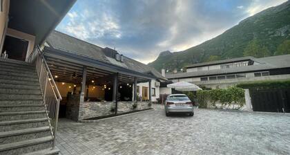 Sovdat B & B Bovec Zimmer mit Kingsize-Bett