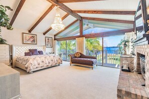 7 bedrooms, desk, iron/ironing board, travel crib - Multi Million Dollar Mansion on Lake Tarpon (Tarpon Springs)