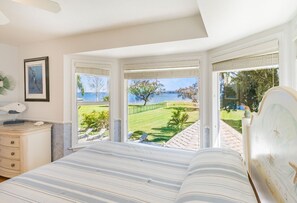 7 bedrooms, desk, iron/ironing board, travel cot - Multi Million Dollar Mansion on Lake Tarpon (Tarpon Springs)