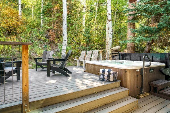 Outdoor spa tub