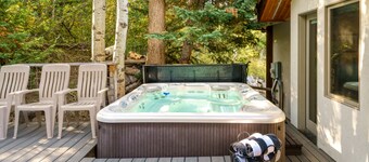 Hot Tub w/ Panoramic Views at Emerald View Chalet - Luxury Home, 4 Kings + 2 Twins, Game Room,