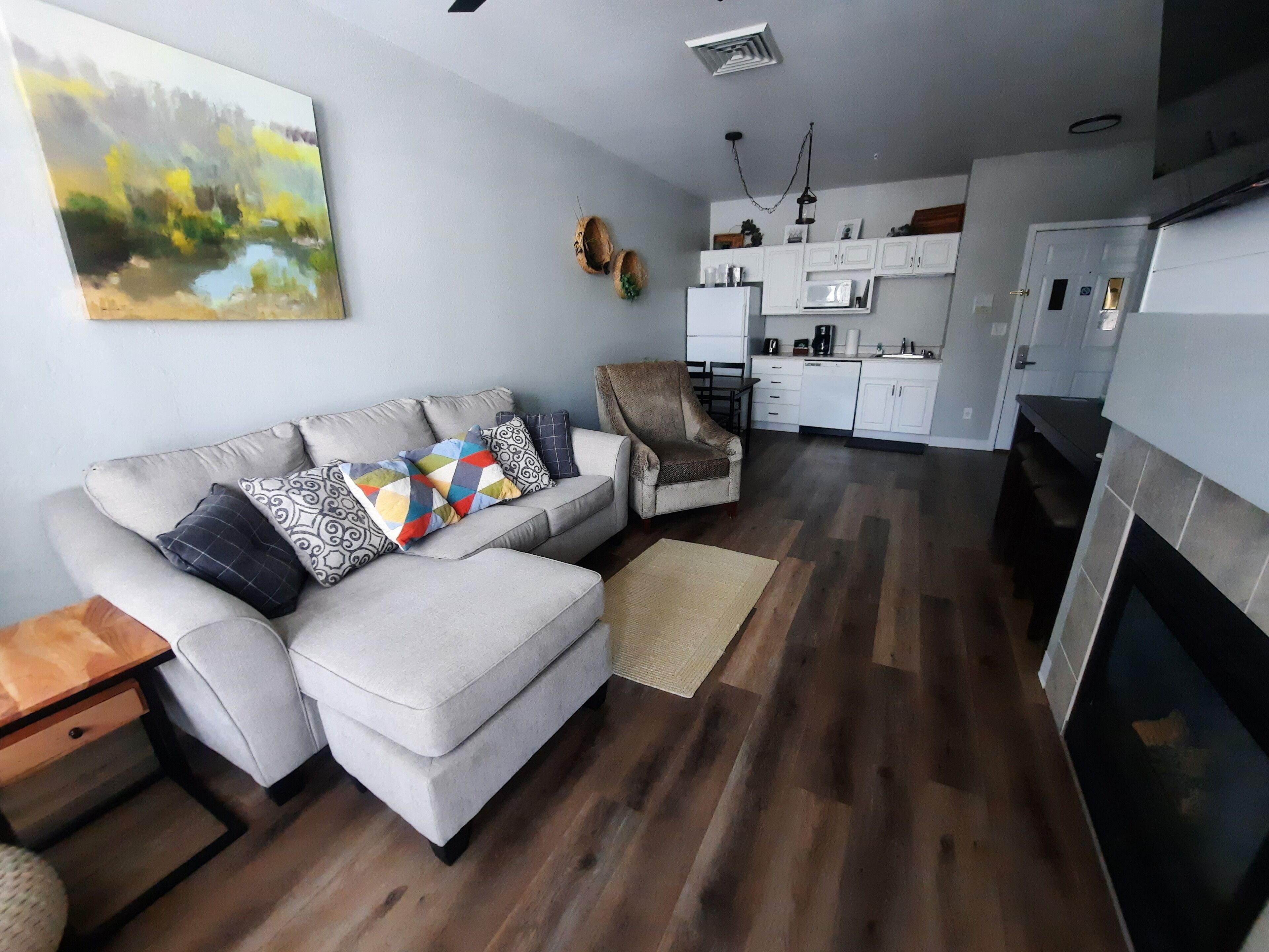 231 - One Bedroom Condo Suite w/Water Views from Balcony