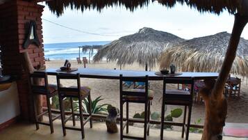 Breakfast, lunch, dinner served; Italian cuisine, beach views