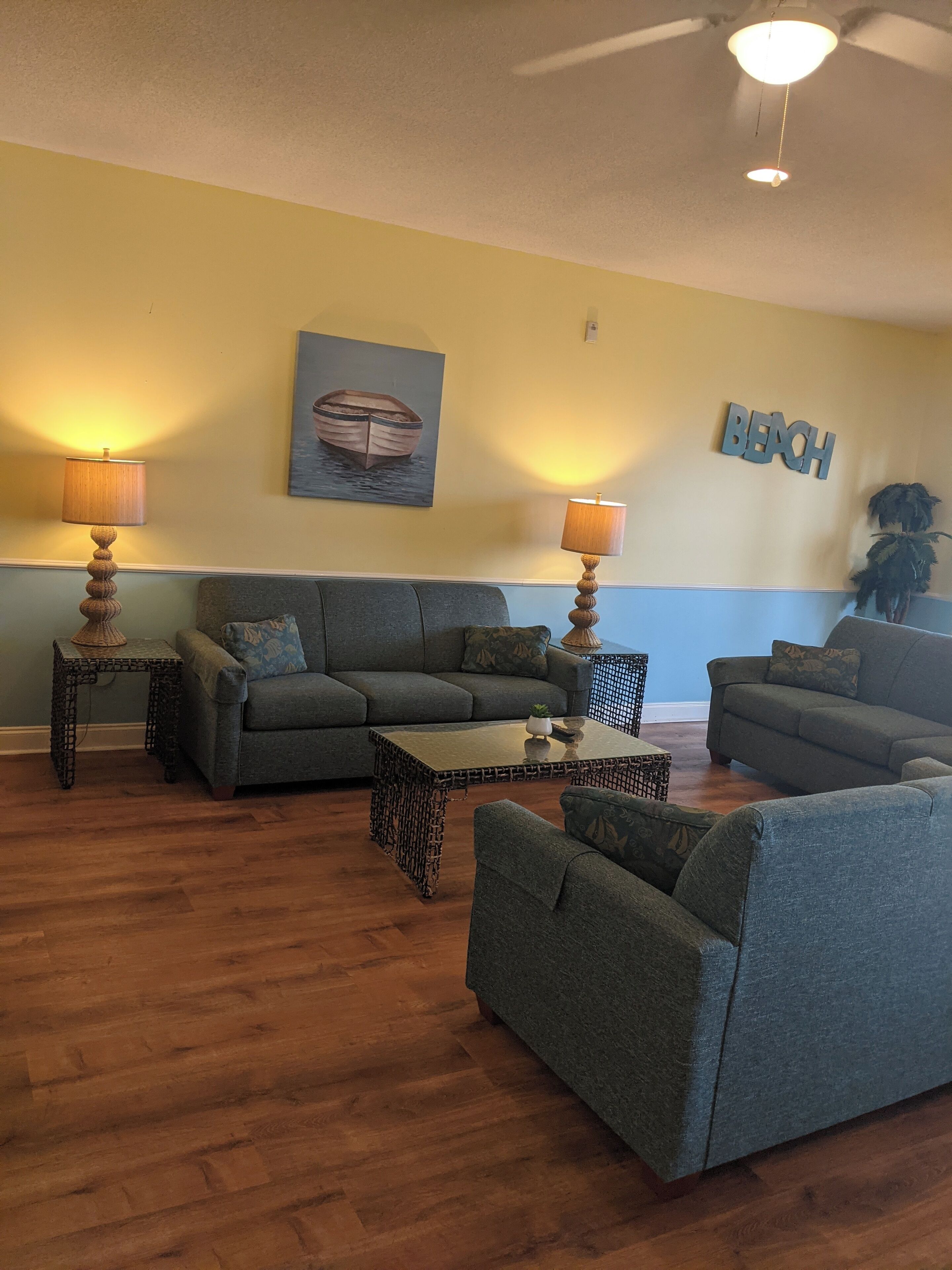  Huge Beautiful Penthouse Condo great view of the Atlantic ocean !!