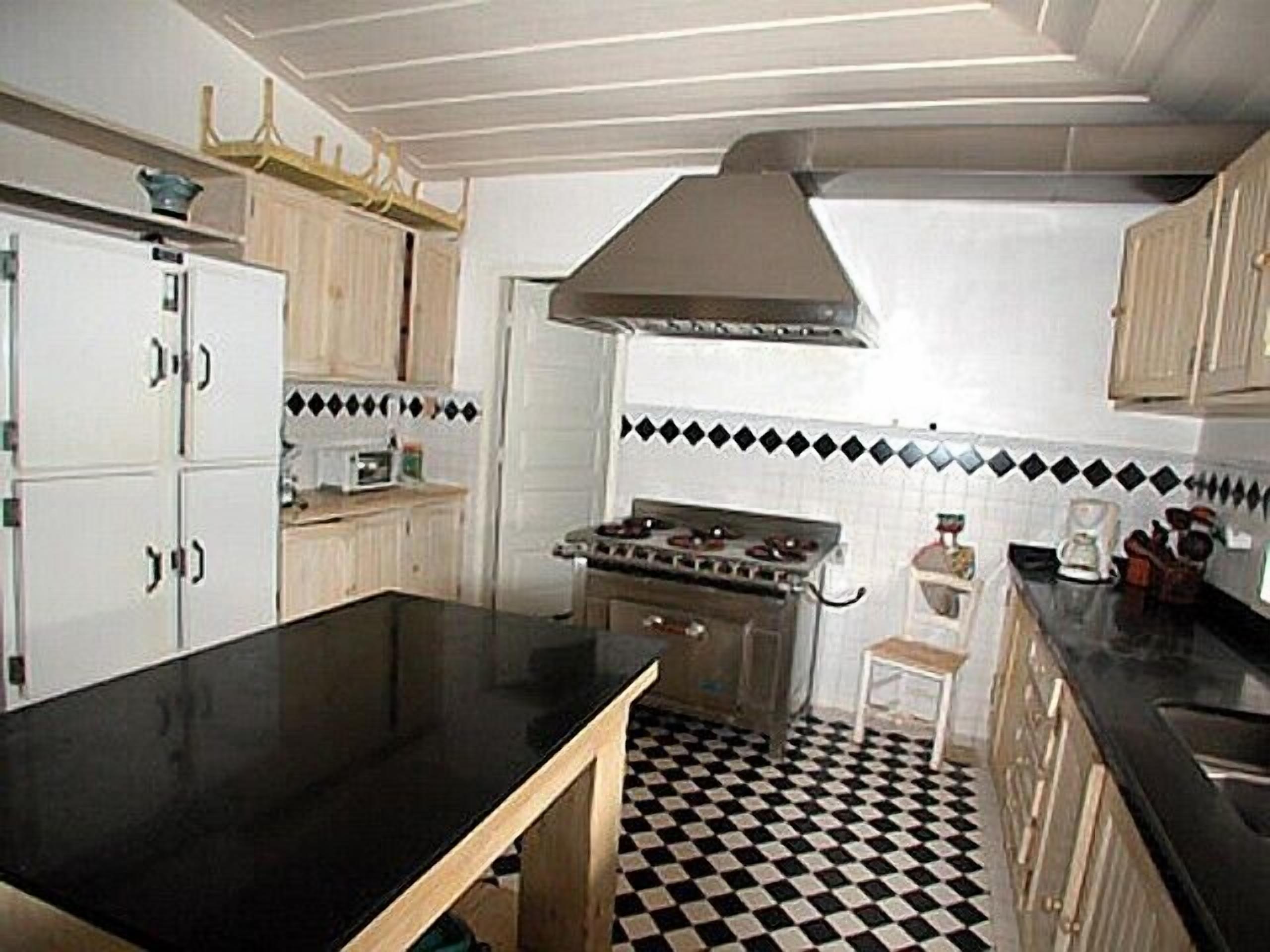 Dream Beach Ocean Front at Praia do Canto - 8 Suites