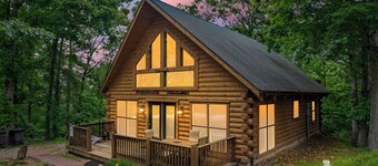 Secluded Lodge, HotTub, View, Loft, Games, Near Big Cedar Trophy Buck, Pet Friendly, Car Charger