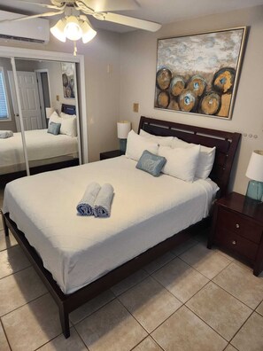 1 bedroom, iron/ironing board, WiFi, bed sheets - Dive into Paradise -  1-BR in West Bay! (West Bay)