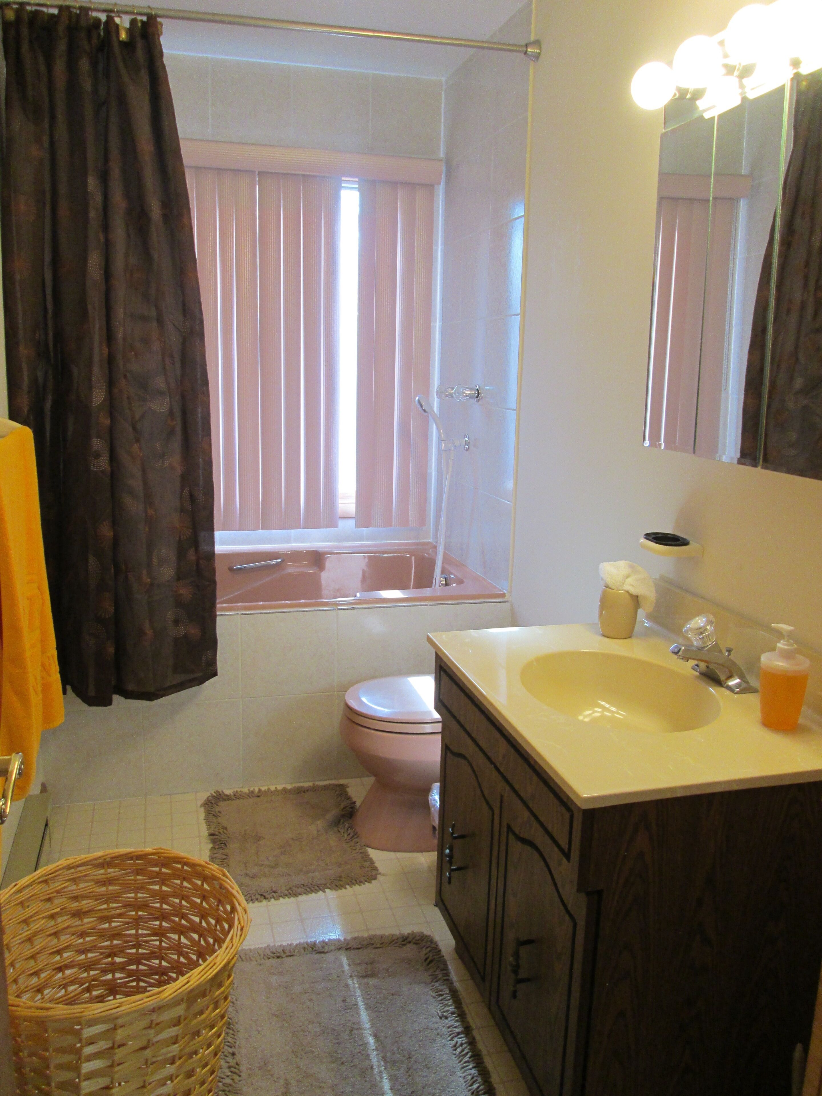 Perfect SUMMER Home close to all Attractions!!!<br>