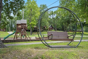Children’s area - Upscale Log Cabin Over 2400 Sq Ft- Game Table-Free Tickets-Hot Tub-Car Charger-Near Thunder Ridge (Ridgedale)