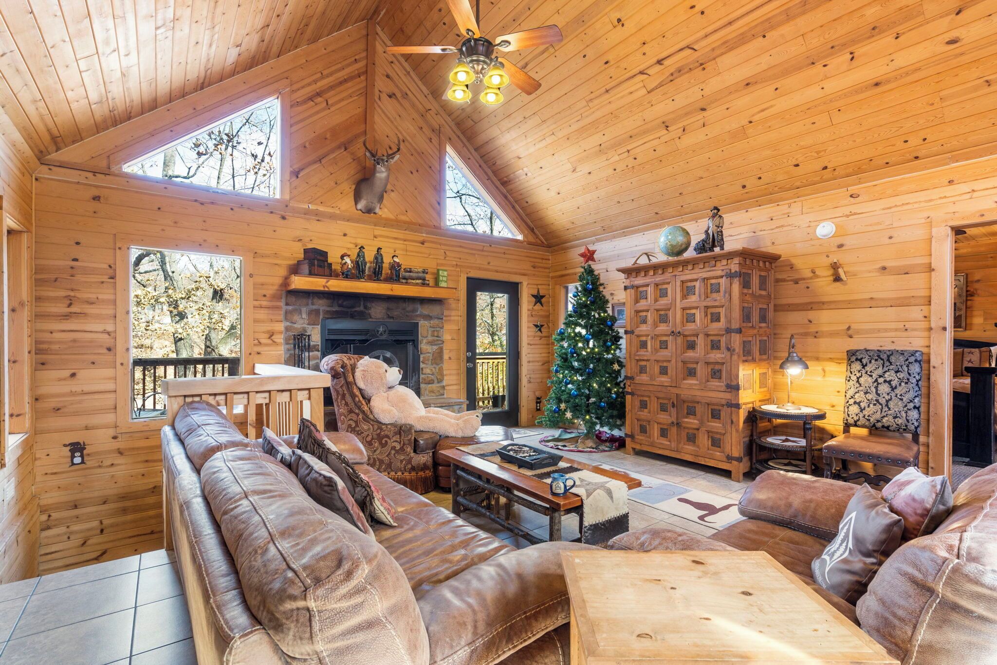 Smart TV, fireplace, DVD player, table football