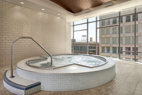 Hilton Garden Inn Chicago Downtown South Loop - Image 11