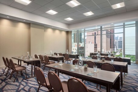 Hilton Garden Inn Chicago Downtown South Loop - Image 24