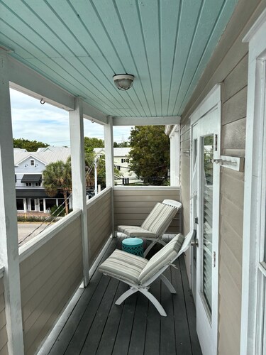 DUVAL SQUARE, KEY WEST Lovely 2 Bedroom 2.5 Bath Condo in a GREAT Location!