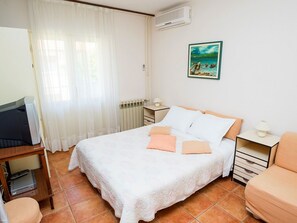 1 quarto, ferros/tábuas de passar roupa, acesso à internet