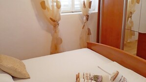 3 bedrooms, internet, bed sheets - Apartments Diana, (12889), Primošten, hr (Primošten)
