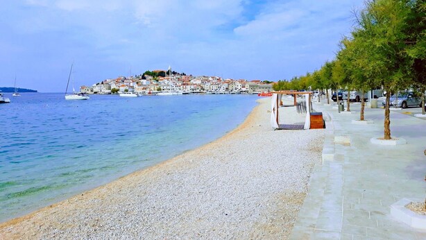 Beach nearby - Apartments Diana, (12889), Primošten, hr (Primošten)