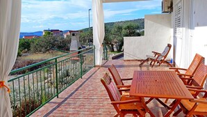 Outdoor dining - Apartments Diana, (12889), Primošten, hr (Primošten)