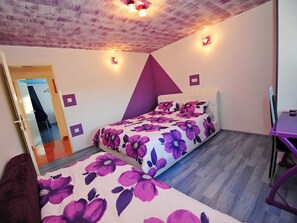 3 soverom, strykejern/-brett, internettilgang og sengetøy