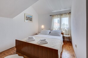 1 غرفة نوم ومكواة/لوح كي وخدمة الإنترنت وملاءات أسرّة