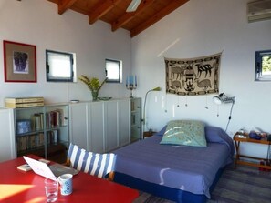 3 bedrooms, iron/ironing board, travel cot, free WiFi