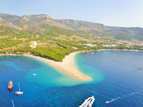 Villa Nada, (12375), Bol, hr