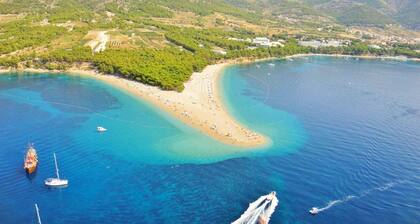 Villa Nada, (12375), Bol, hr