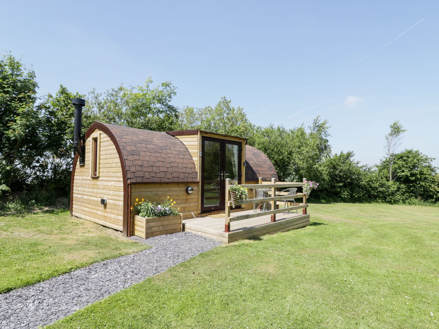 IDRIS POD, pet friendly, luxury holiday cottage in St Asaph