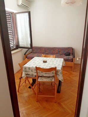 Dining - Apartments and rooms Goran, (9325), Medulin, hr (Medulin)