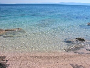 På stranden