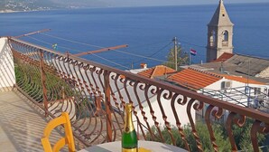 Outdoor dining - Apartments Ive, (13592), Pisak, hr (Pisak)