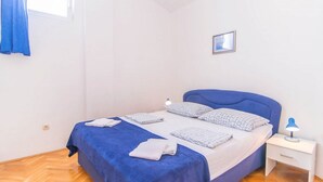 2 bedrooms, internet, bed sheets - Apartments Ive, (13592), Pisak, hr (Pisak)