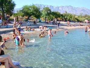Una spiaggia nelle vicinanze