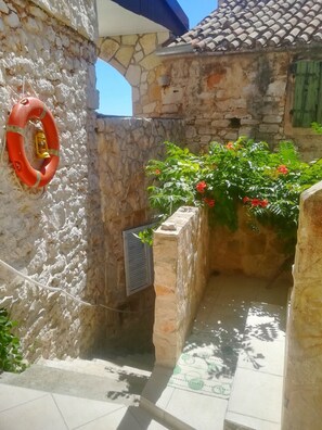 Property grounds - Apartments Vesna, (12763), Murter, hr (Murter)