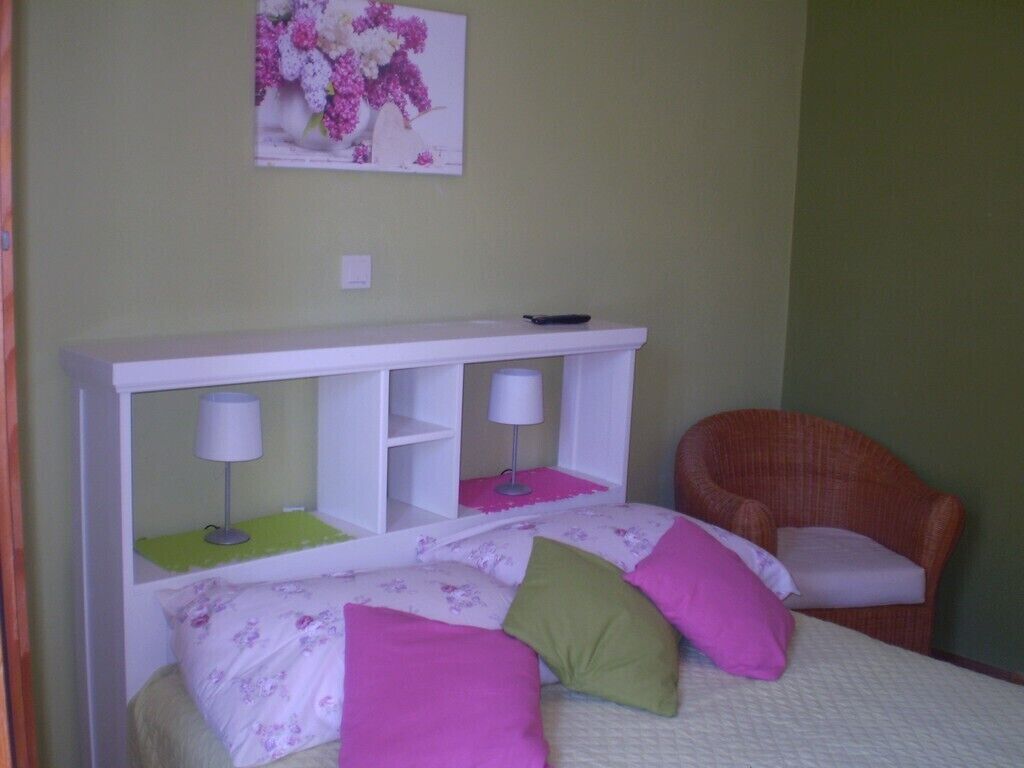 1 sovrum, internet och sängkläder