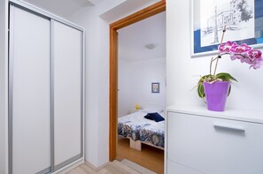 1 bedroom, Internet, bed sheets - Apartments Katica, (14427), Mlini, hr (Mlini)