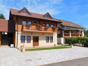 Exterior - Rooms Ilija, (15144), Rakovica, hr (Rakovica)