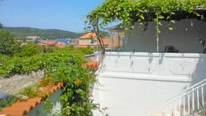 Property grounds - Apartments Radislav, (10951), Vis, hr (Vis)