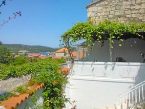 Property grounds - Apartments Radislav, (10951), Vis, hr (Vis)