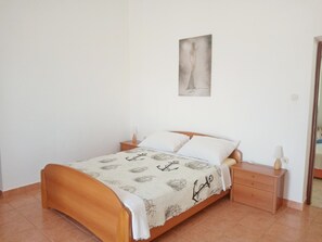 2 sovrum, internet och sängkläder